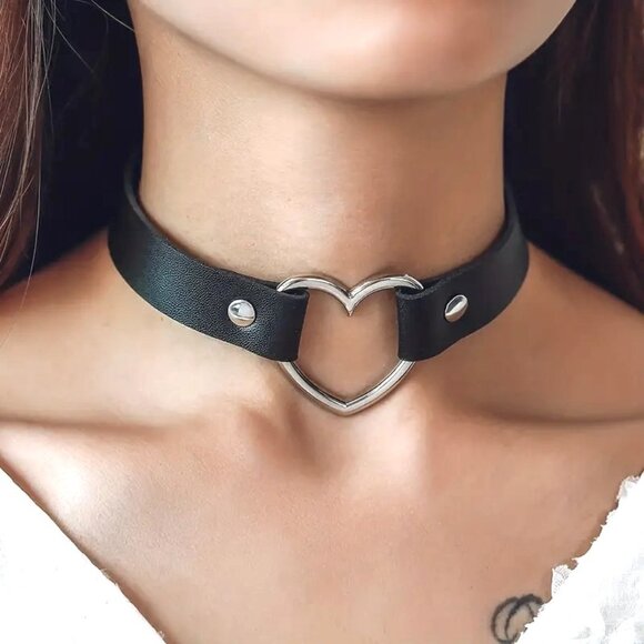Choker Collar Black Heart Leather Necklace Adjustable Goth Punk Fetish Rave NEW - Picture 1 of 2